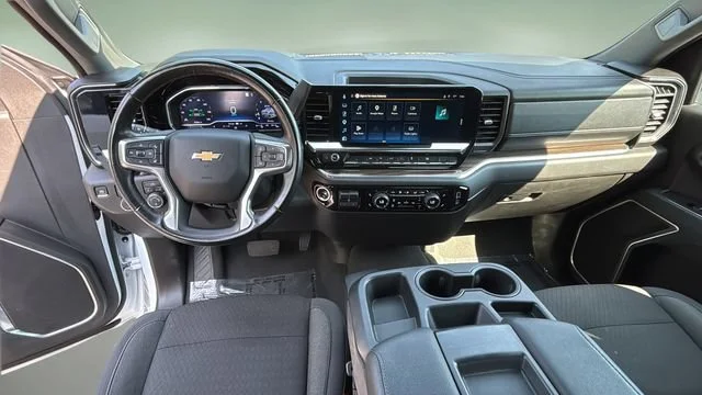 Used 2025 Summit White Chevrolet LT image 18
