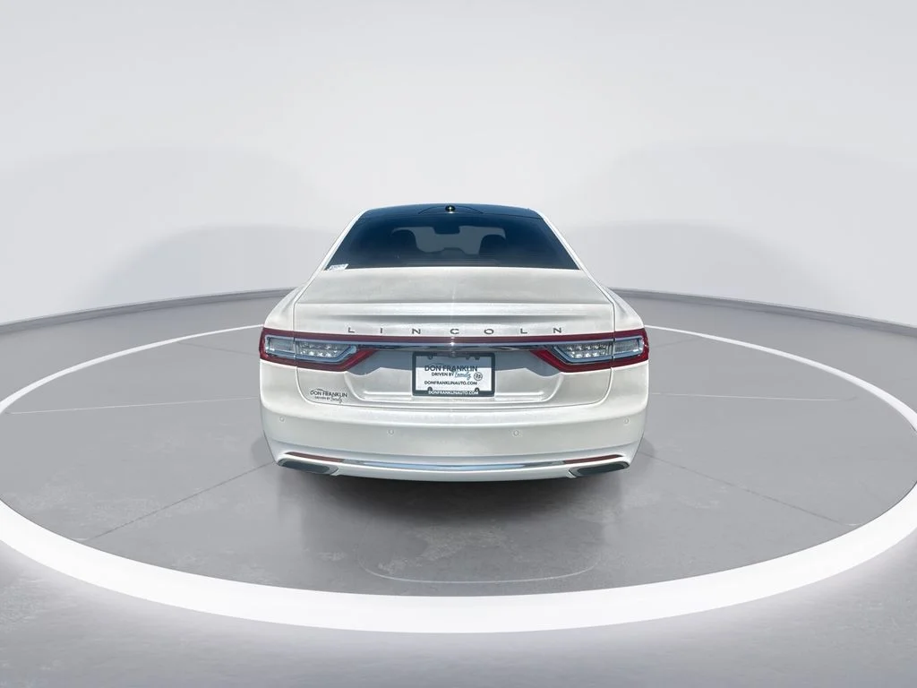 Used 2017 White Lincoln Select image 7
