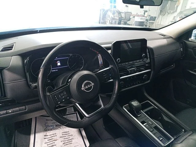 Used 2022 Gray Nissan SV image 13