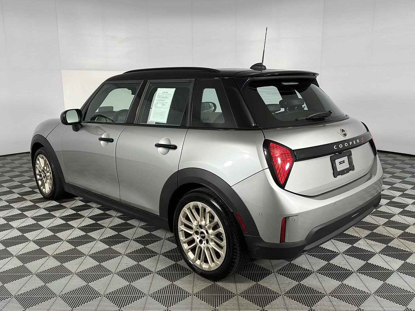 Used 2026 Melting Silver III Metallic MINI Cooper S image 23