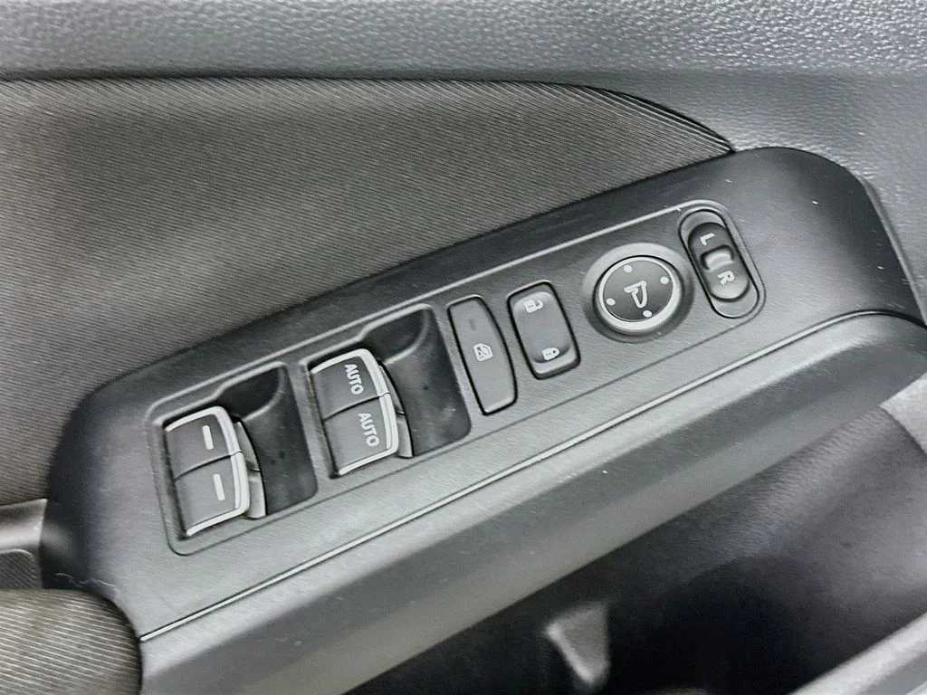 Used 2023 Lunar Silver Metallic Honda Sport image 18
