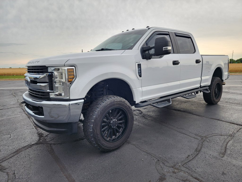 Used 2019 Oxford White Ford XL image 1