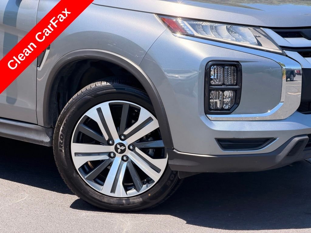 Used 2024 Gray Mitsubishi  image 5
