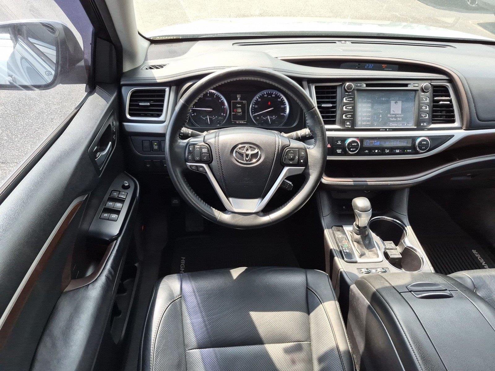 Used 2014 Silver Sky Metallic Toyota Limited image 34
