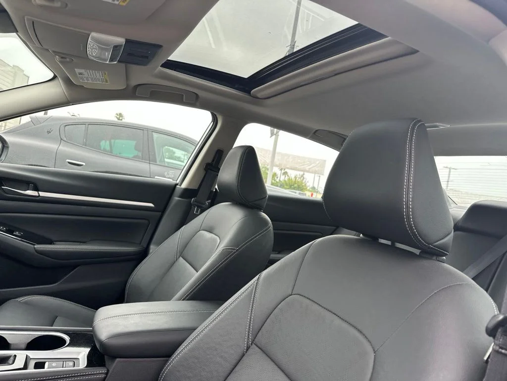 Used 2025 Pearl White TriCoat Nissan 2.5 SL image 8