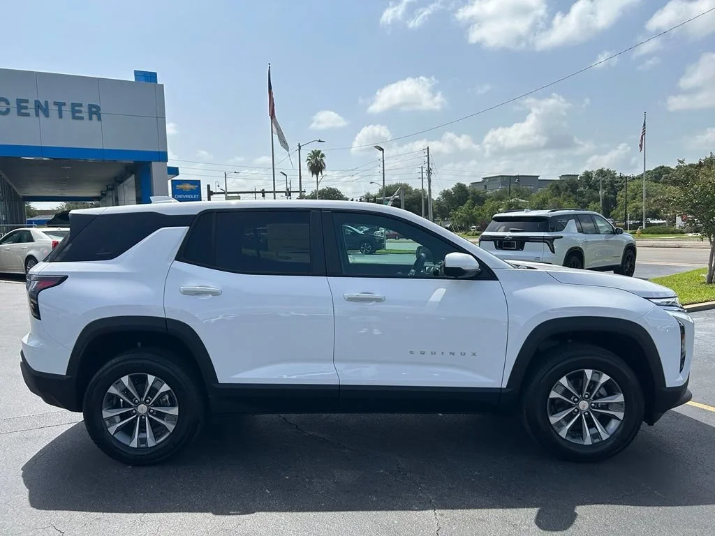 New 2027 Summit White Chevrolet LT image 9