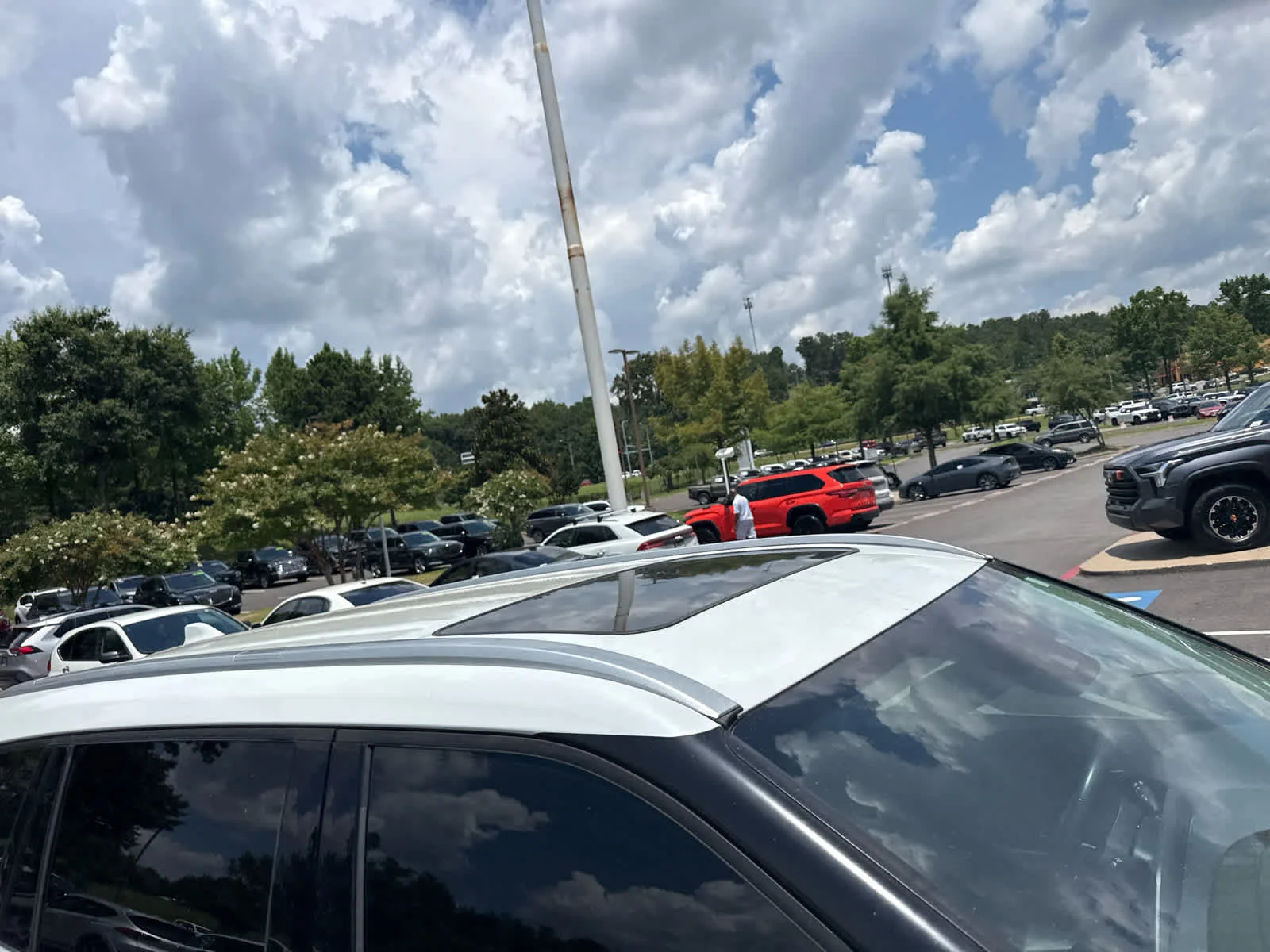 Used 2022 Wind Chill Pearl Toyota XLE image 2