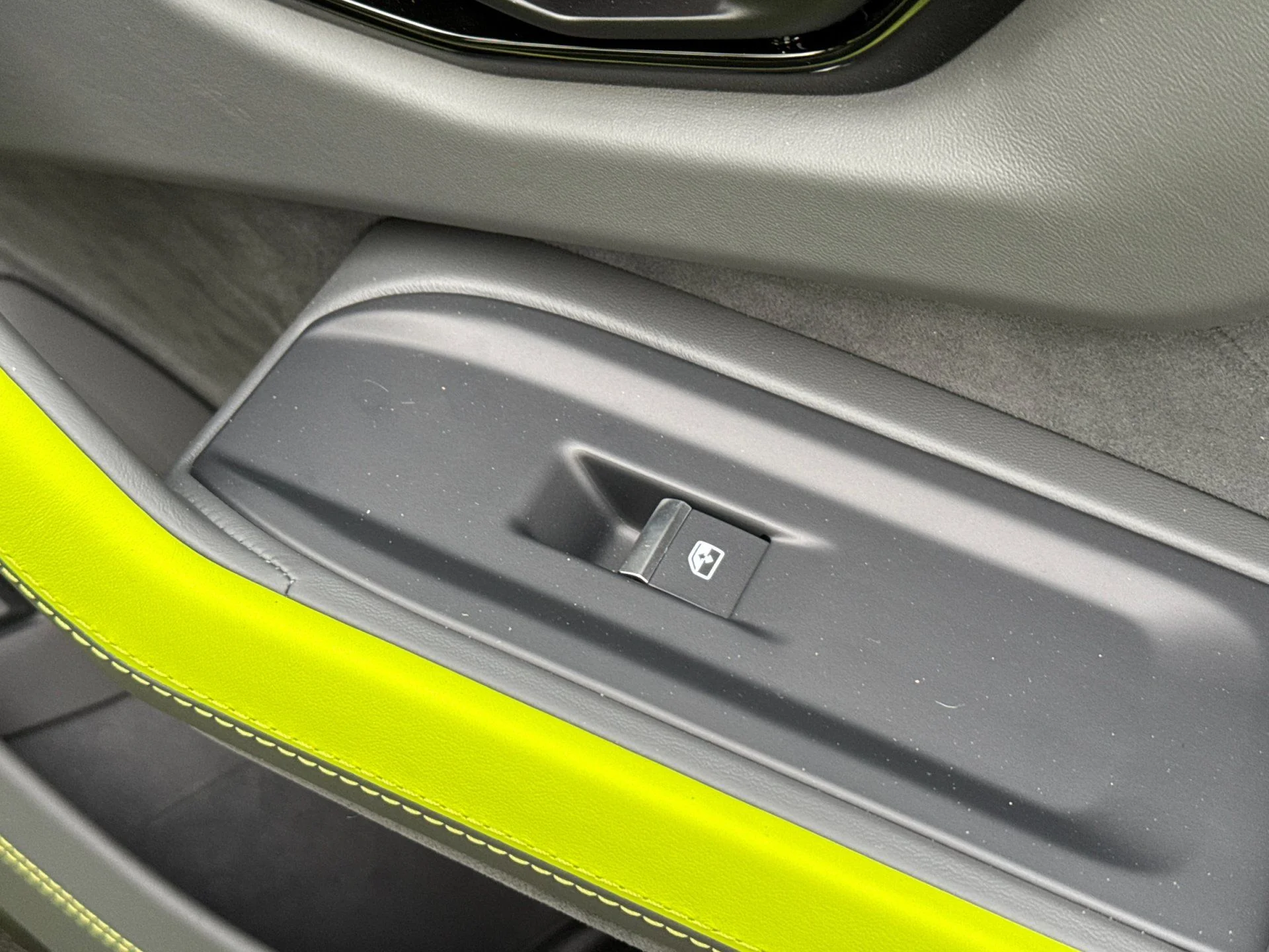 New 2025  Lamborghini SE image 19