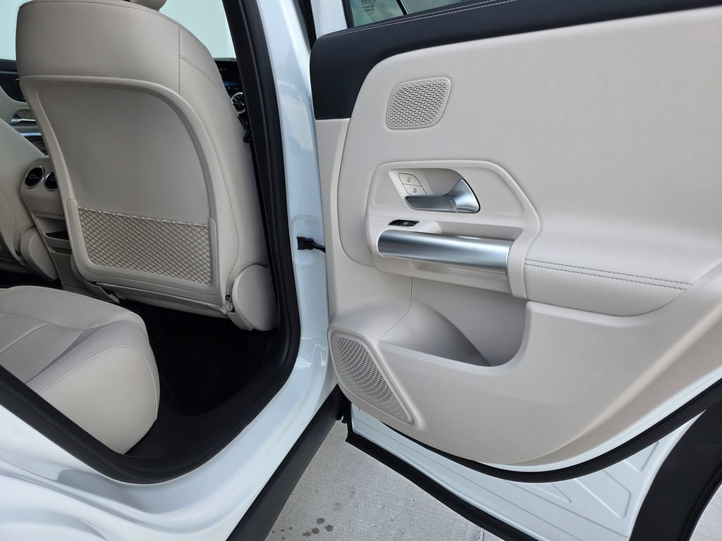 New 2026 Polar White Mercedes-Benz GLA 250 image 45
