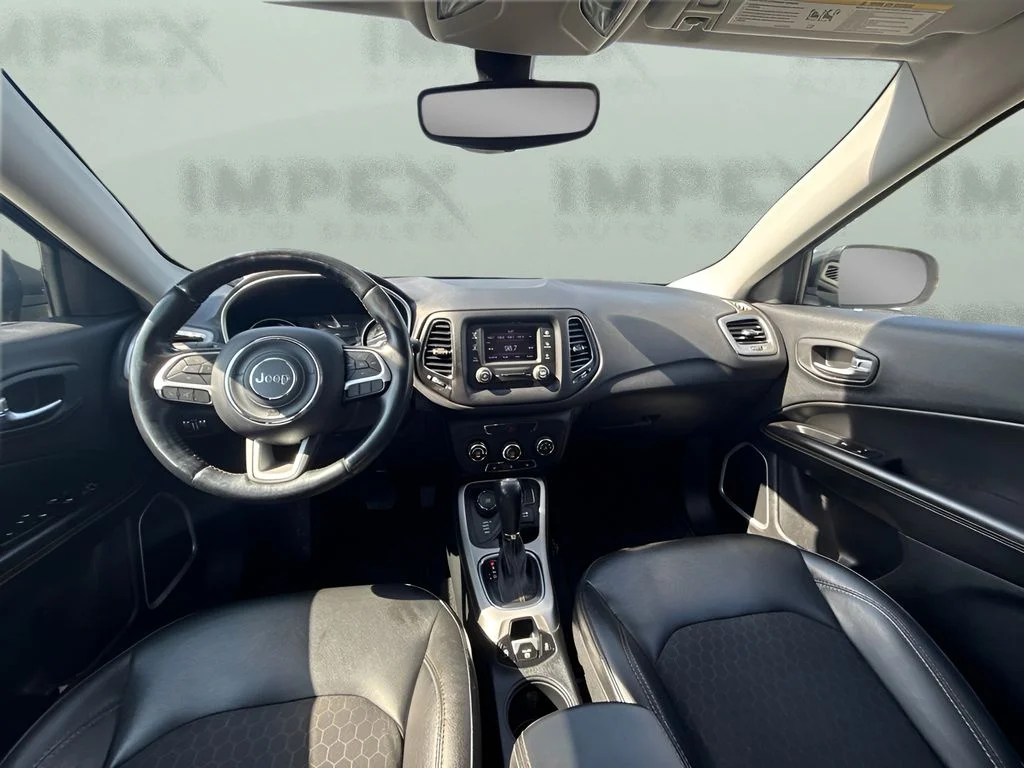 Used 2018 Gray Jeep Latitude image 9