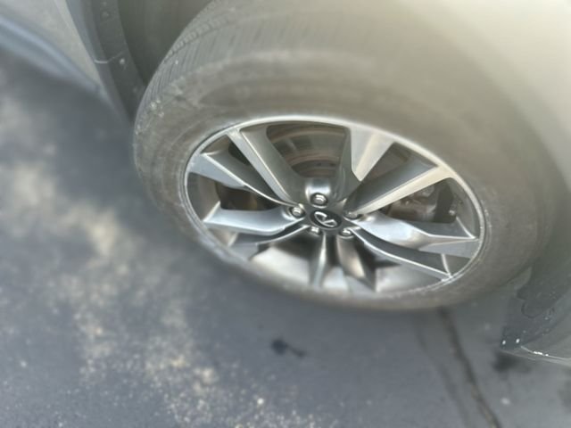 Used 2023 Silver INFINITI LUXE image 12
