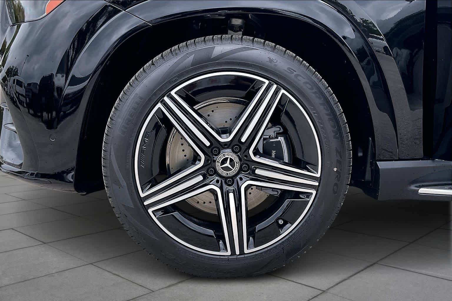 New 2026 Black Mercedes-Benz GLE 450 image 15