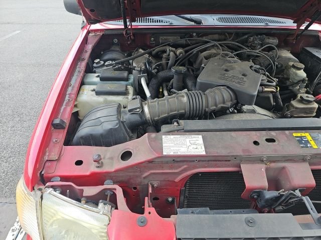 Used 2005 Red Ford  image 18