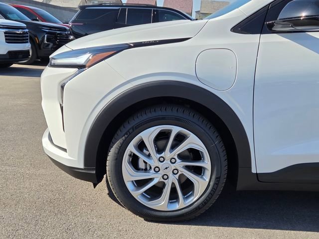 New 2027 Summit White Chevrolet LT image 5