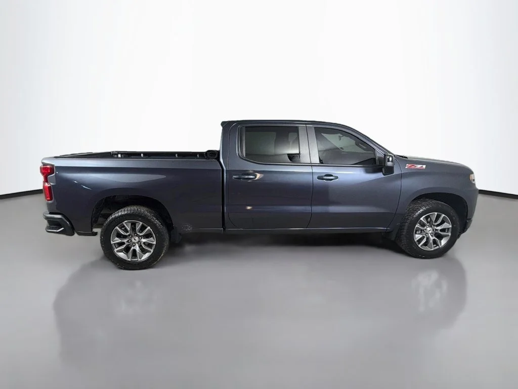 Used 2021 SHADOW GRAY METALLIC Chevrolet RST image 5