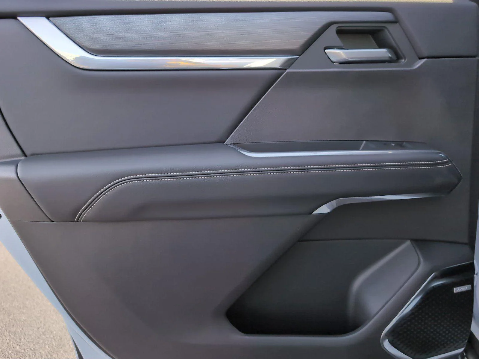 New 2026 Glacier White Tricoat GMC Elevation image 30