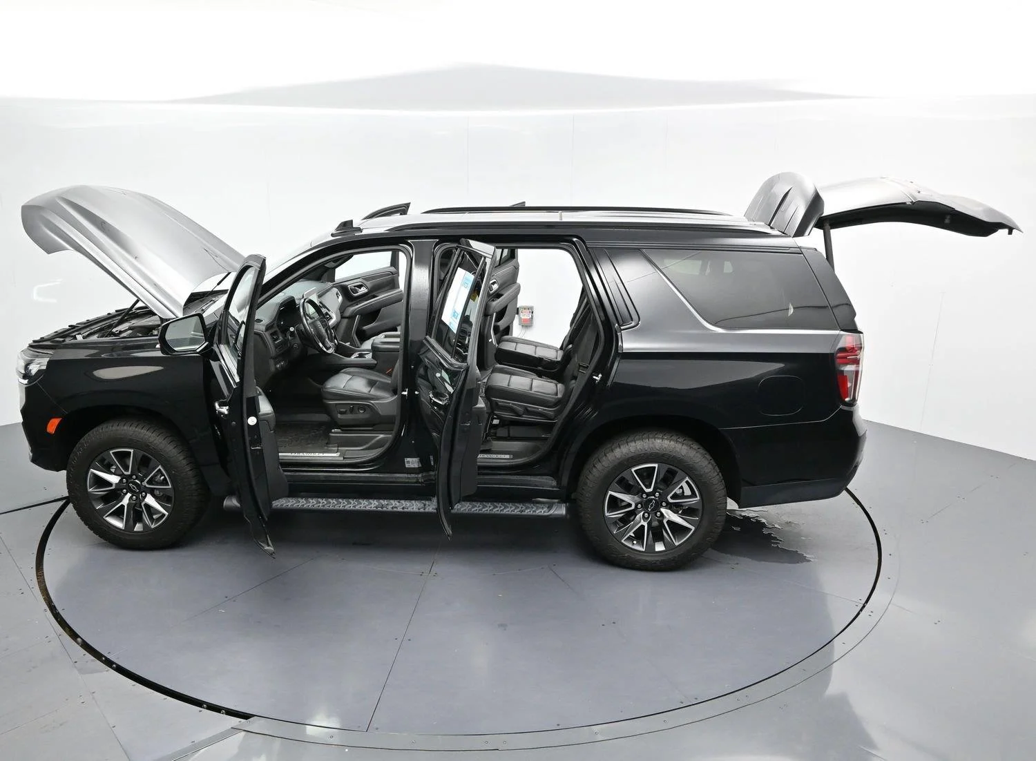 Used 2024 Black Chevrolet Z71 image 49