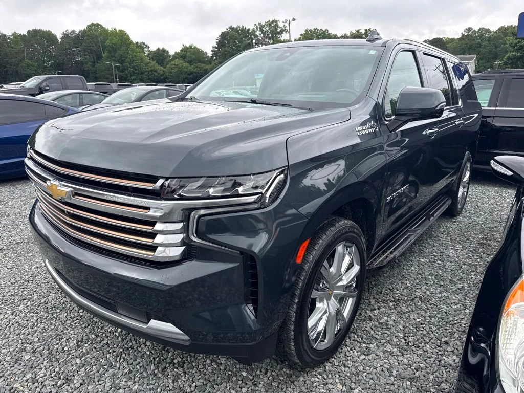 Used 2022 Gray Chevrolet High Country image 1