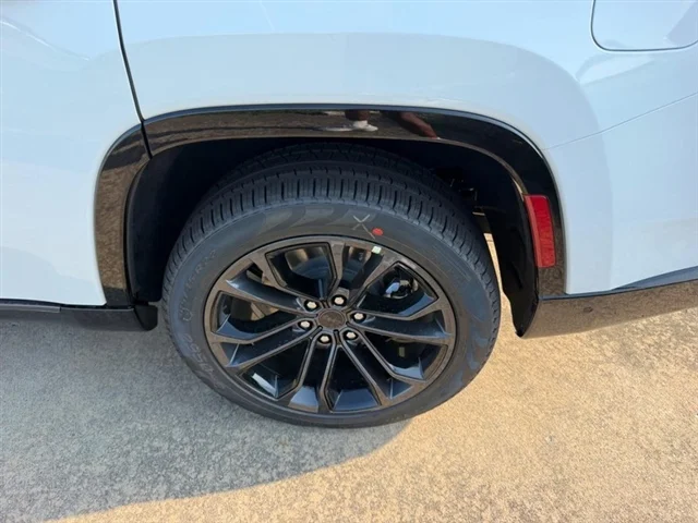 New 2026 Bright White Clearcoat Jeep Summit Reserve image 9
