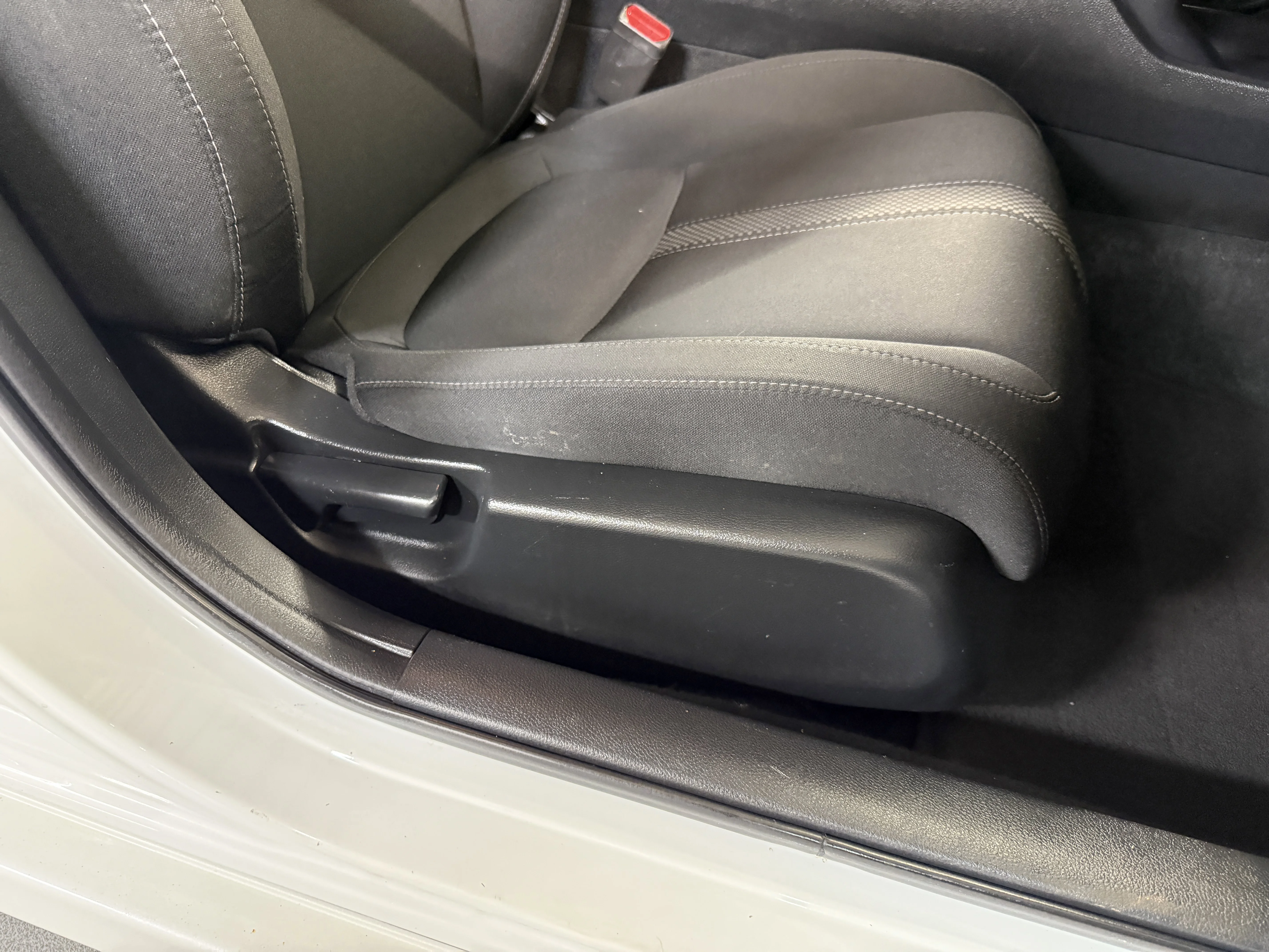 Certified Used 2019 Platinum White Pearl Honda LX image 23