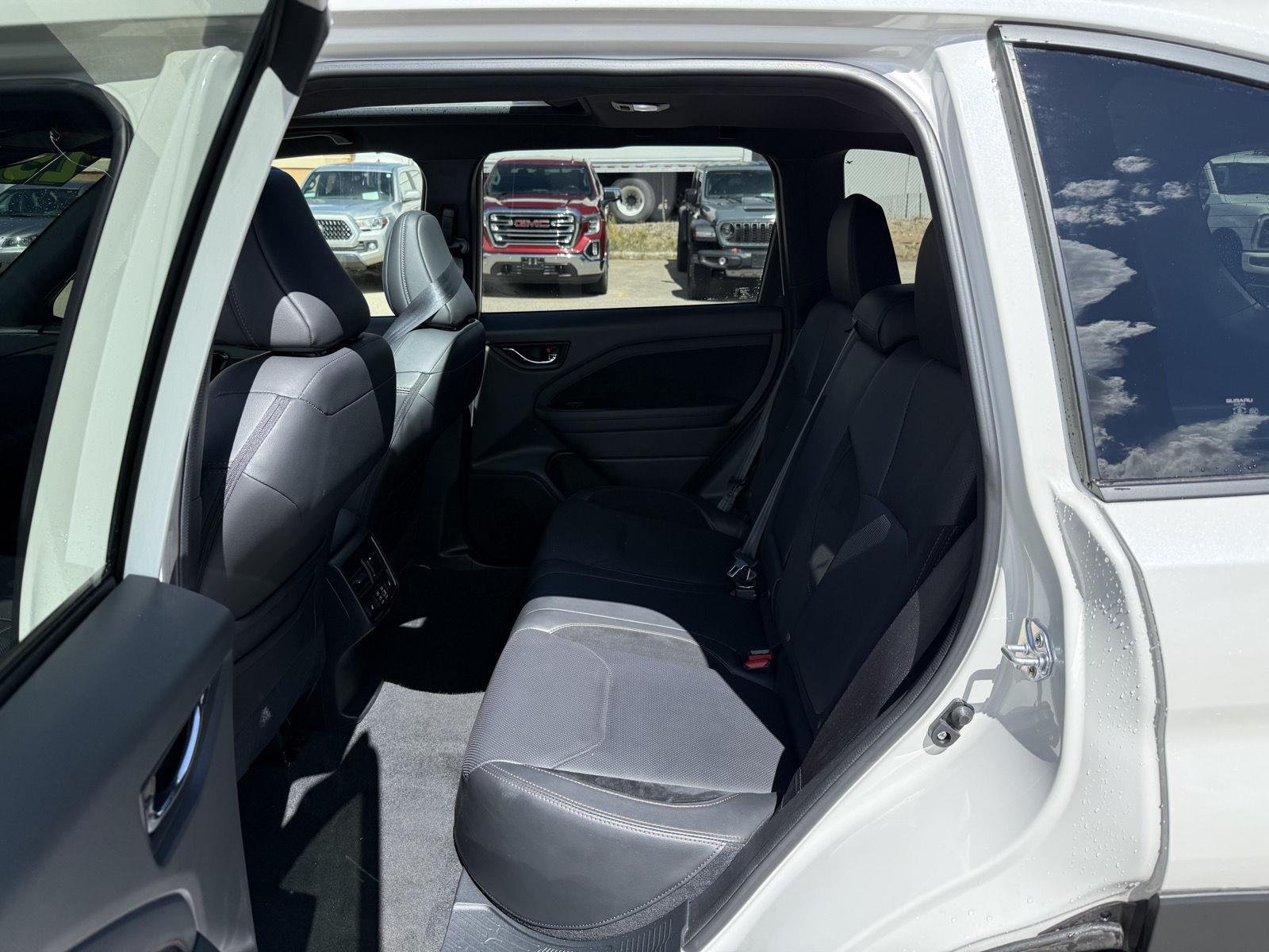 Used 2025 Crystal White Pearl Subaru Touring image 7