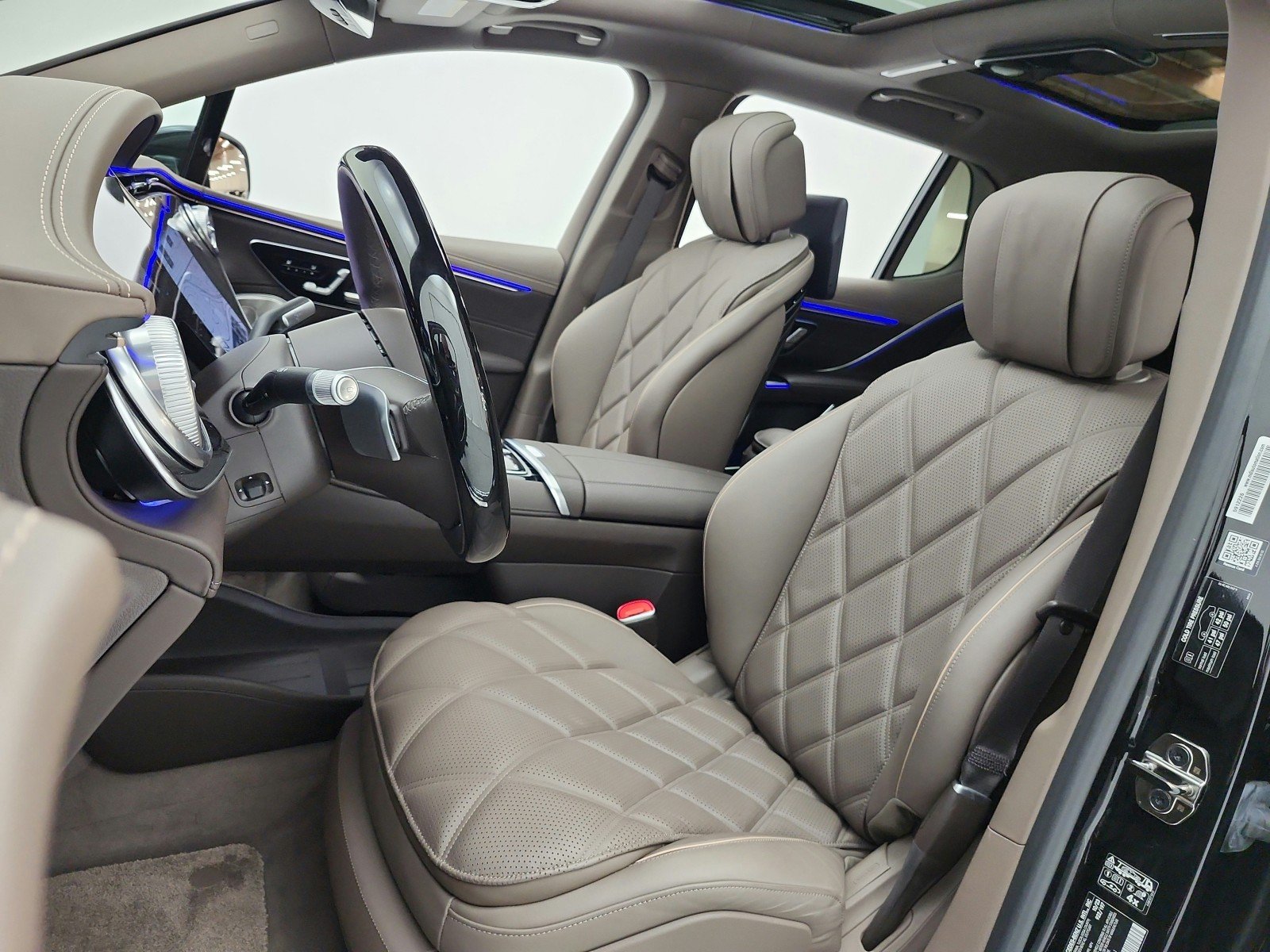 Certified Used 2024 Obsidian Black/Cirrus Silver Mercedes-Benz Maybach EQS 680 4MATIC® SUV image 10