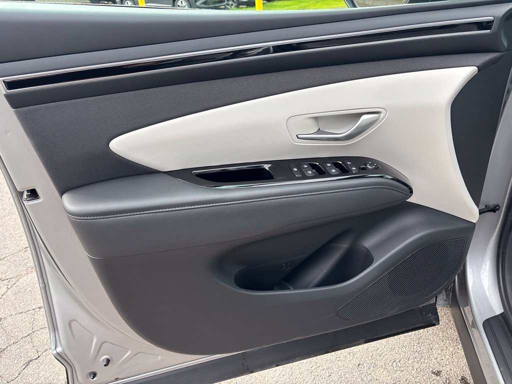 Used 2024 Silver Hyundai SEL Convenience image 17