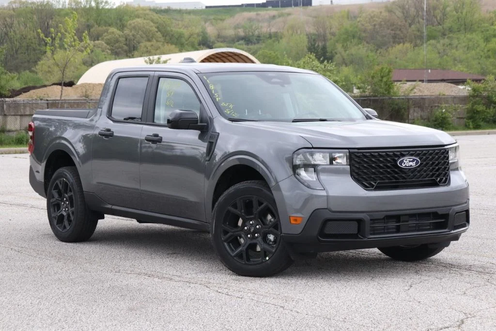 New 2026 Carbonized Gray Metallic Ford XLT image 2