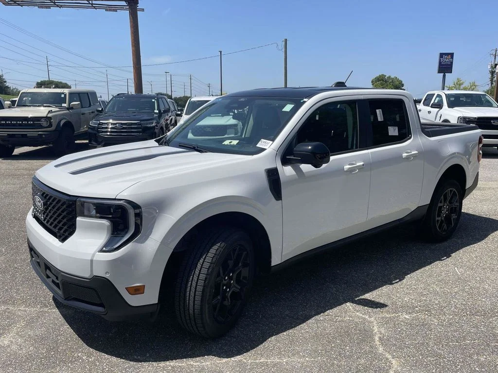 New 2026 Oxford White Ford Lariat image 7