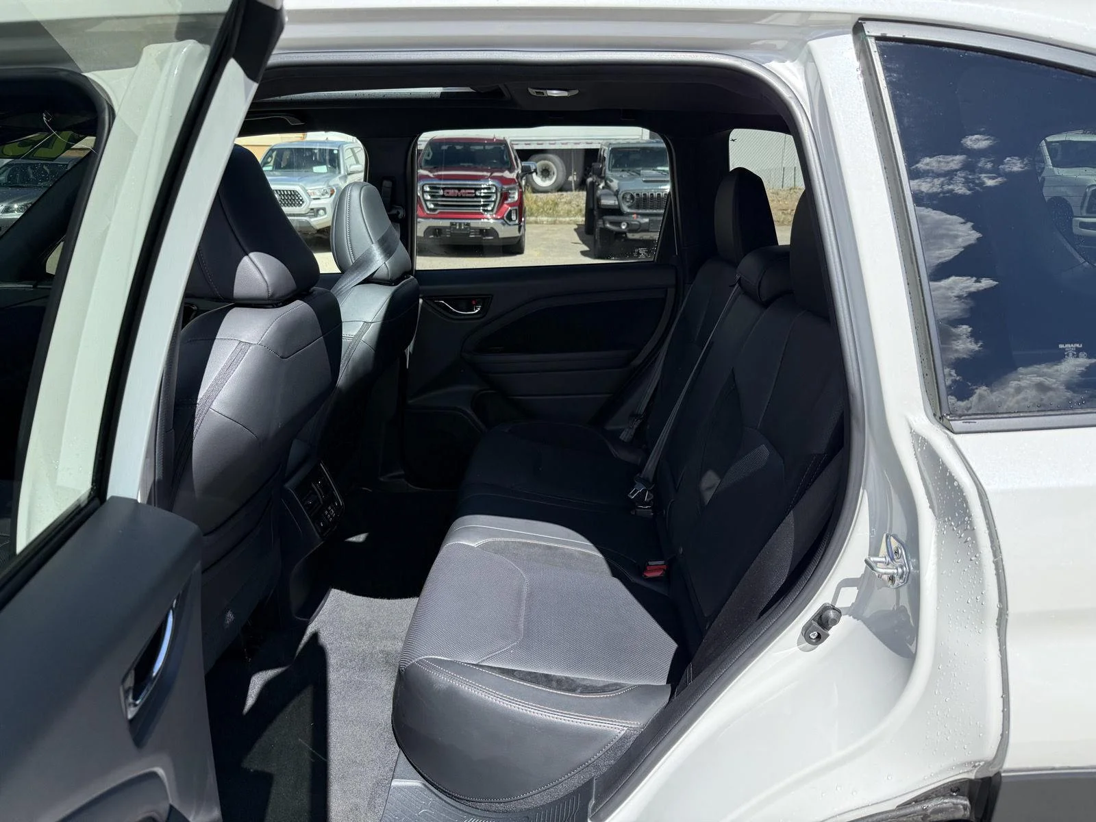 Used 2025 Crystal White Pearl Subaru Touring image 7