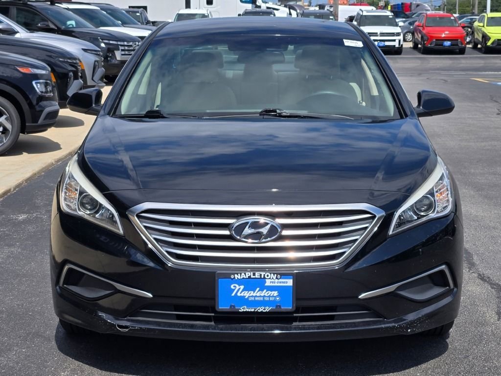 Used 2017 Phantom Black Hyundai SE image 2