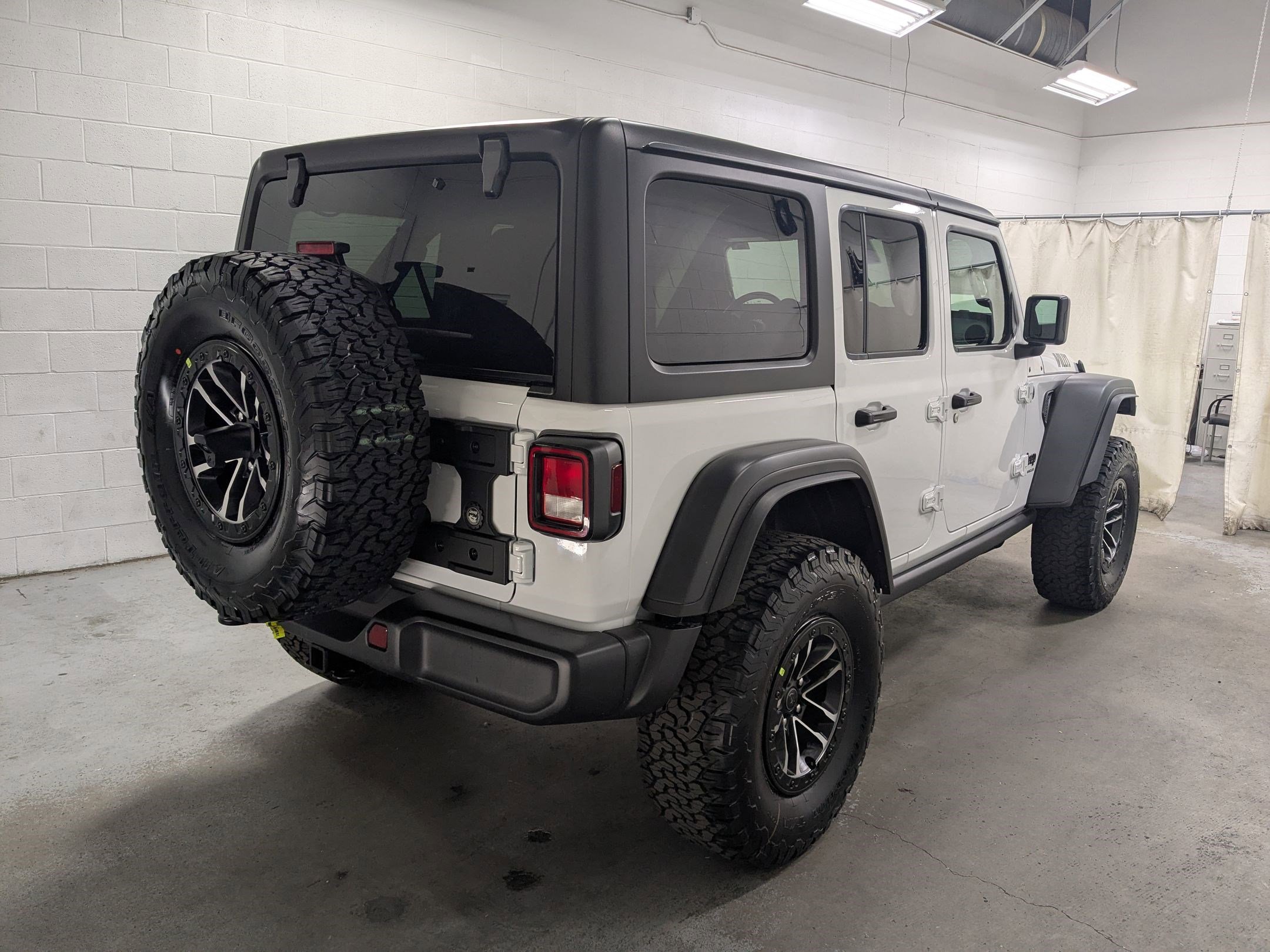 New 2026 Bright White Clear-Coat Exterior Paint Jeep Willys image 4