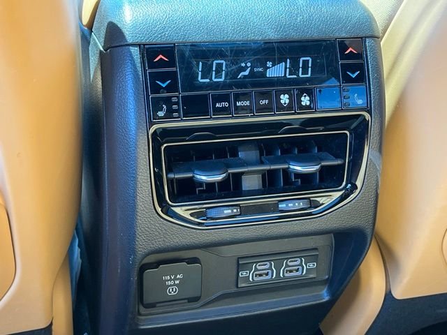 Used 2022 Silver Zynith Jeep Summit 4xe image 25