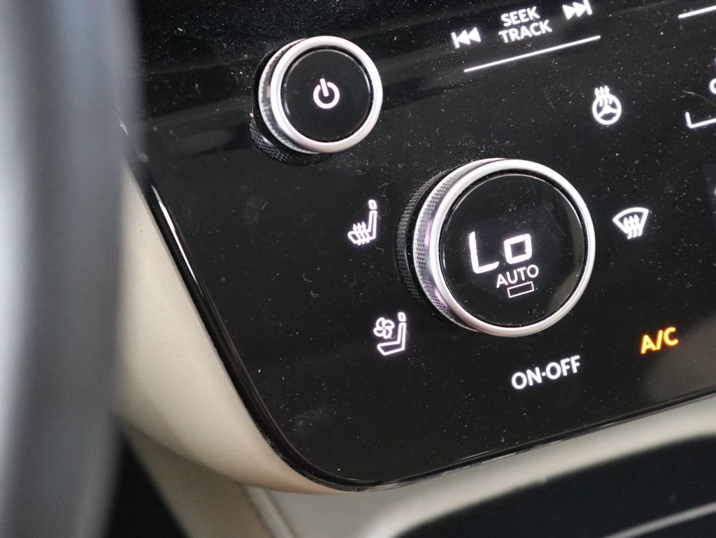 Certified Used 2023 Silver INFINITI LUXE image 16