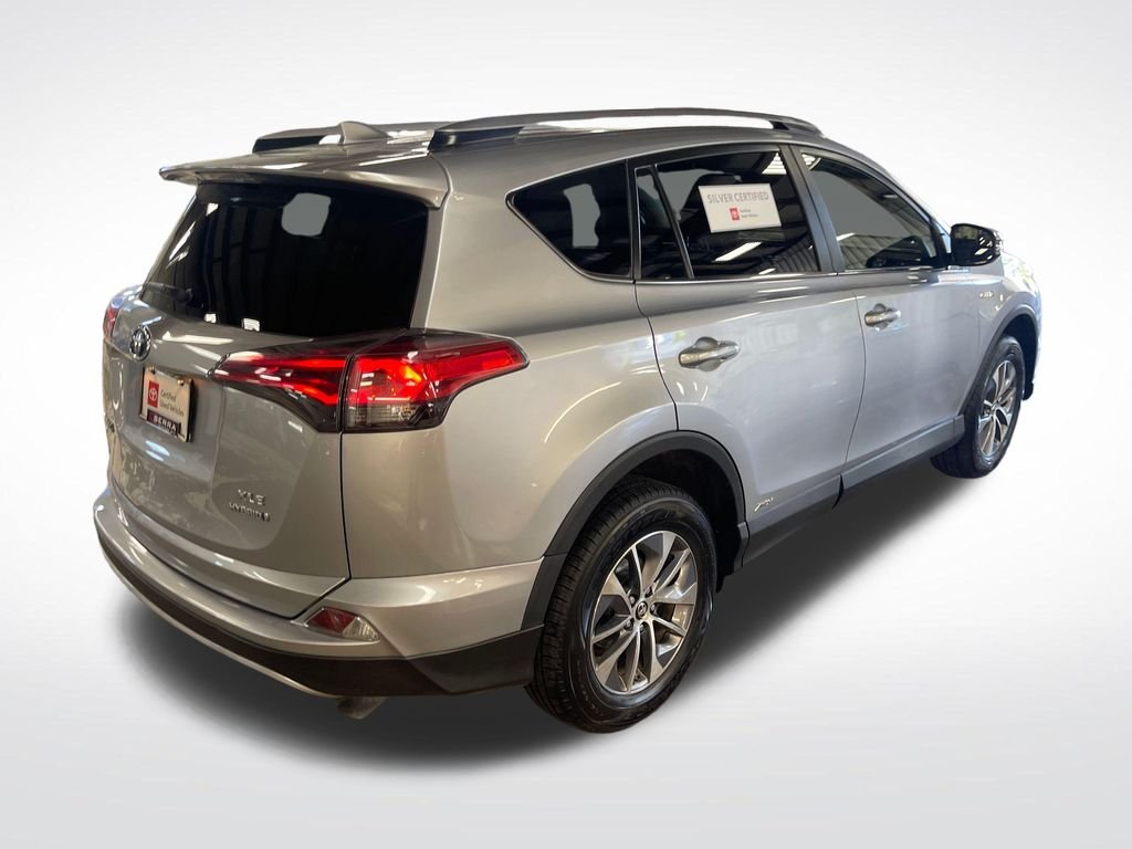 Used 2017 Silver Toyota XLE image 5