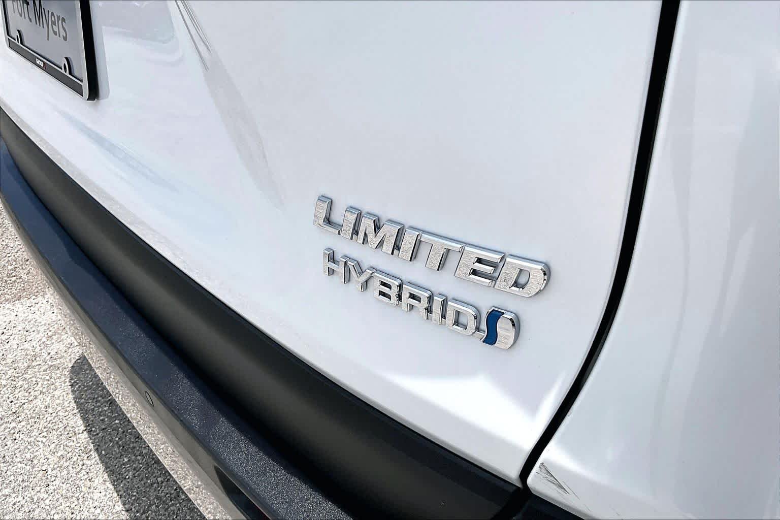 Used 2024 Wind Chill Pearl Toyota Hybrid Limited image 10