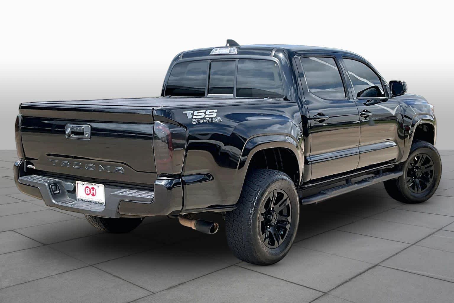 Used 2022 Midnight Black Metallic Toyota SR image 13