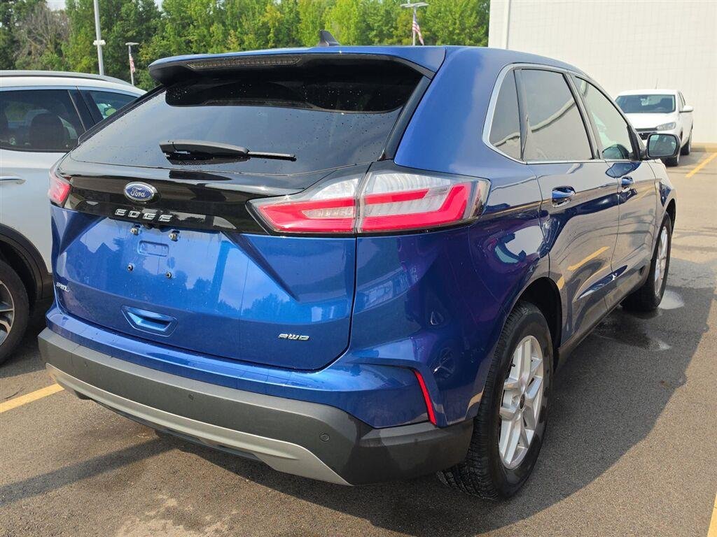 Used 2024 Blue Ford SEL image 3