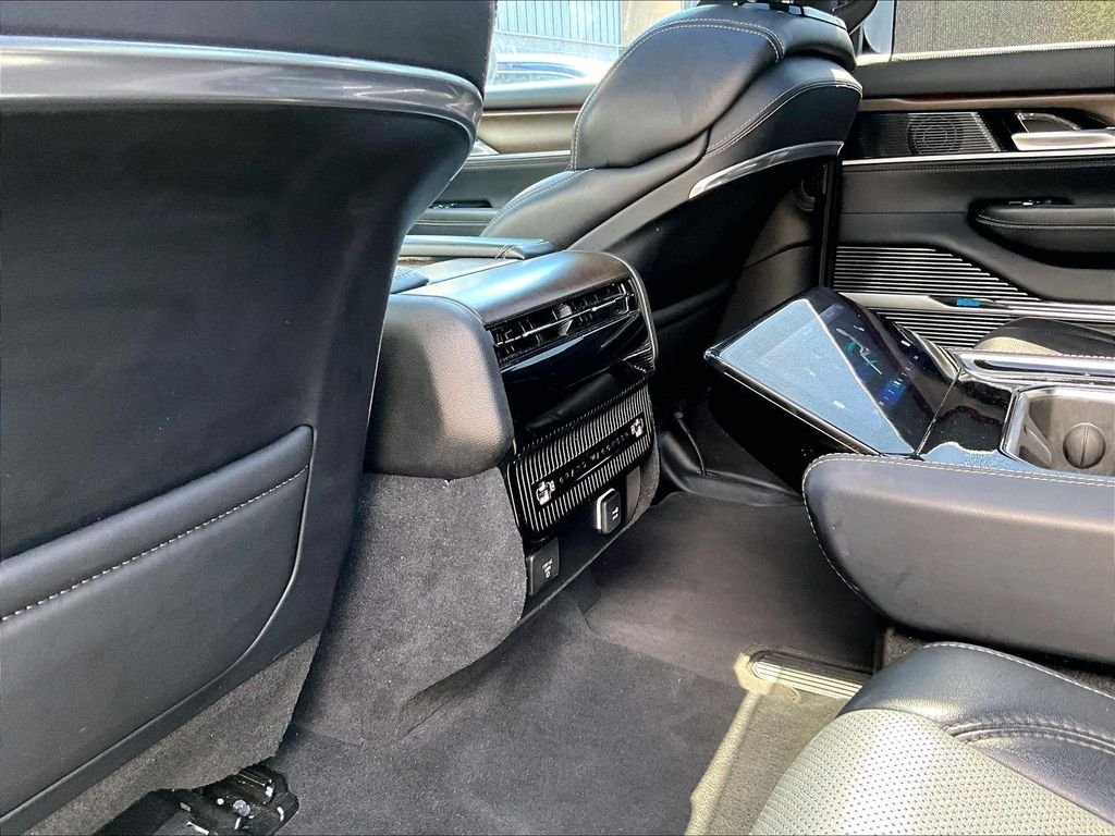 Used 2023 White Jeep Base image 24