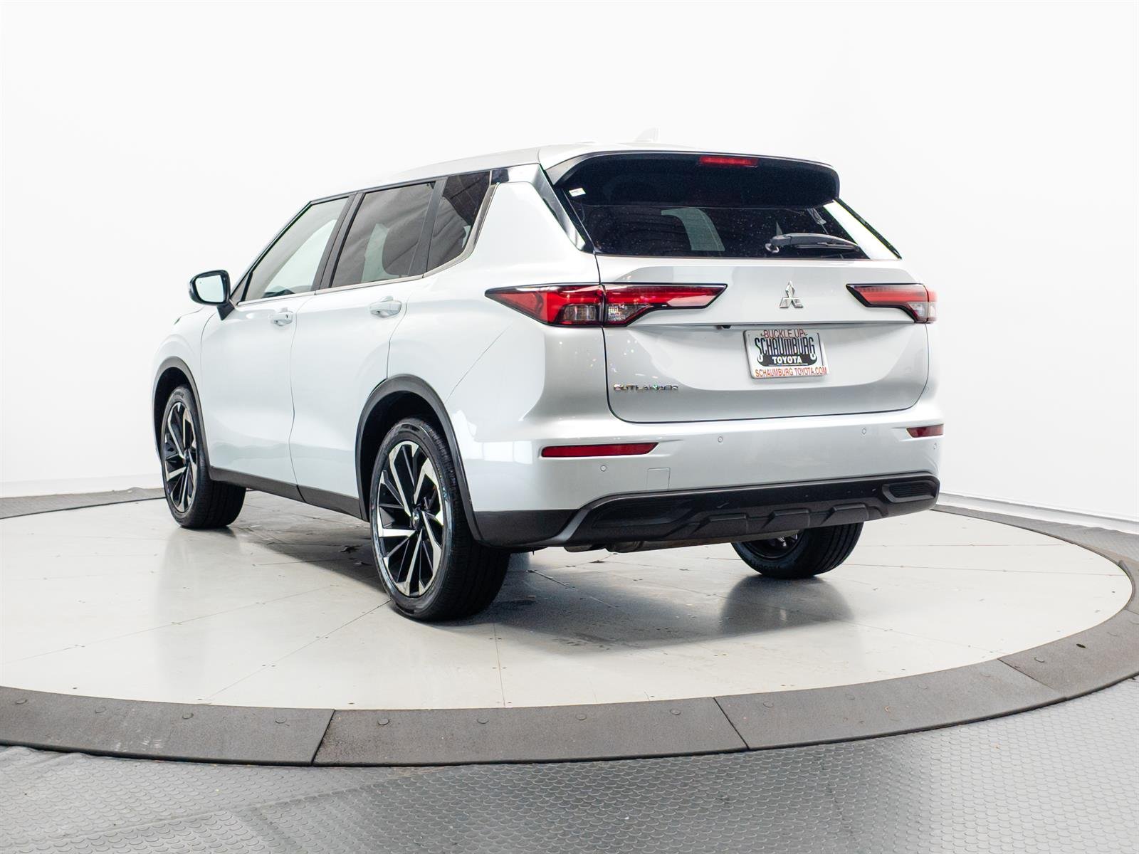 Used 2022 White Mitsubishi ES image 8