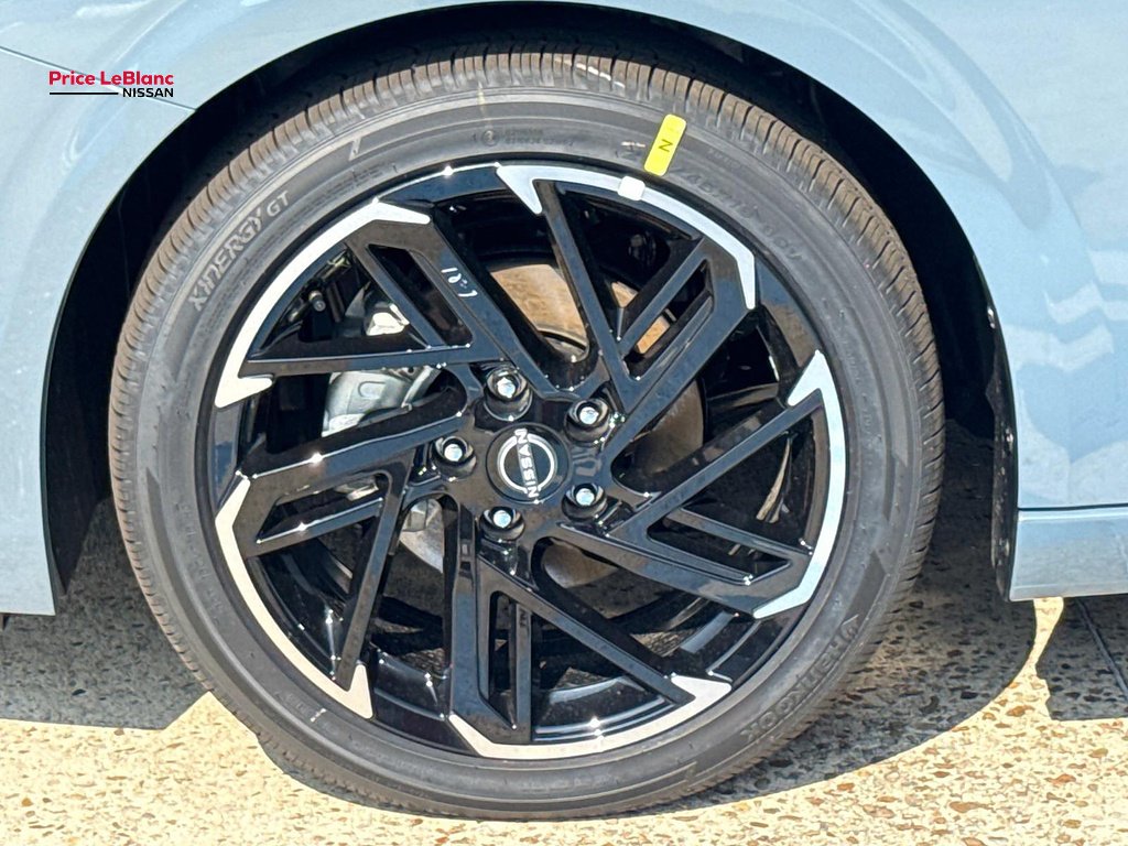 New 2026 Atlantic Gray Metallic / Super Black Two-tone Nissan SR image 4