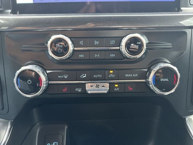 Used 2023 Agate Black Metallic Ford XLT image 18