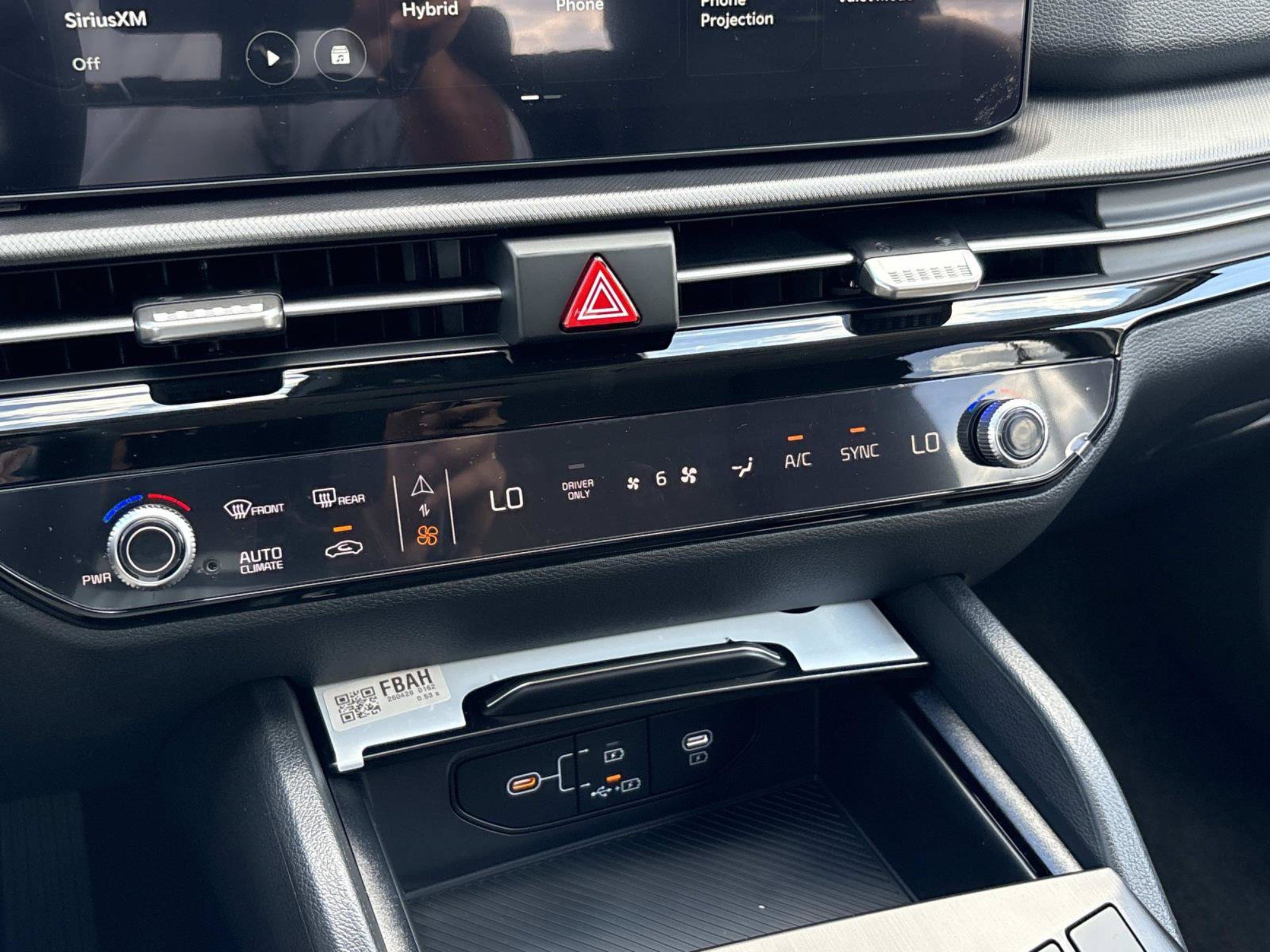 New 2027 Snow White Pearl Kia LX image 24