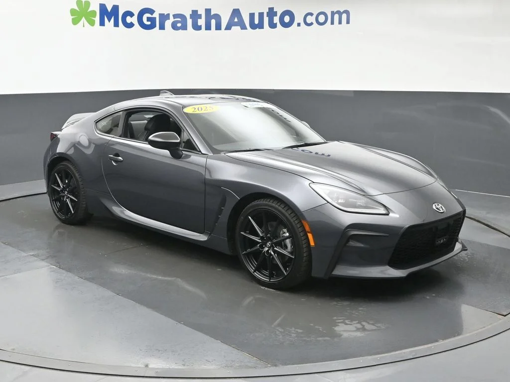 Used 2025  Toyota Premium image 2