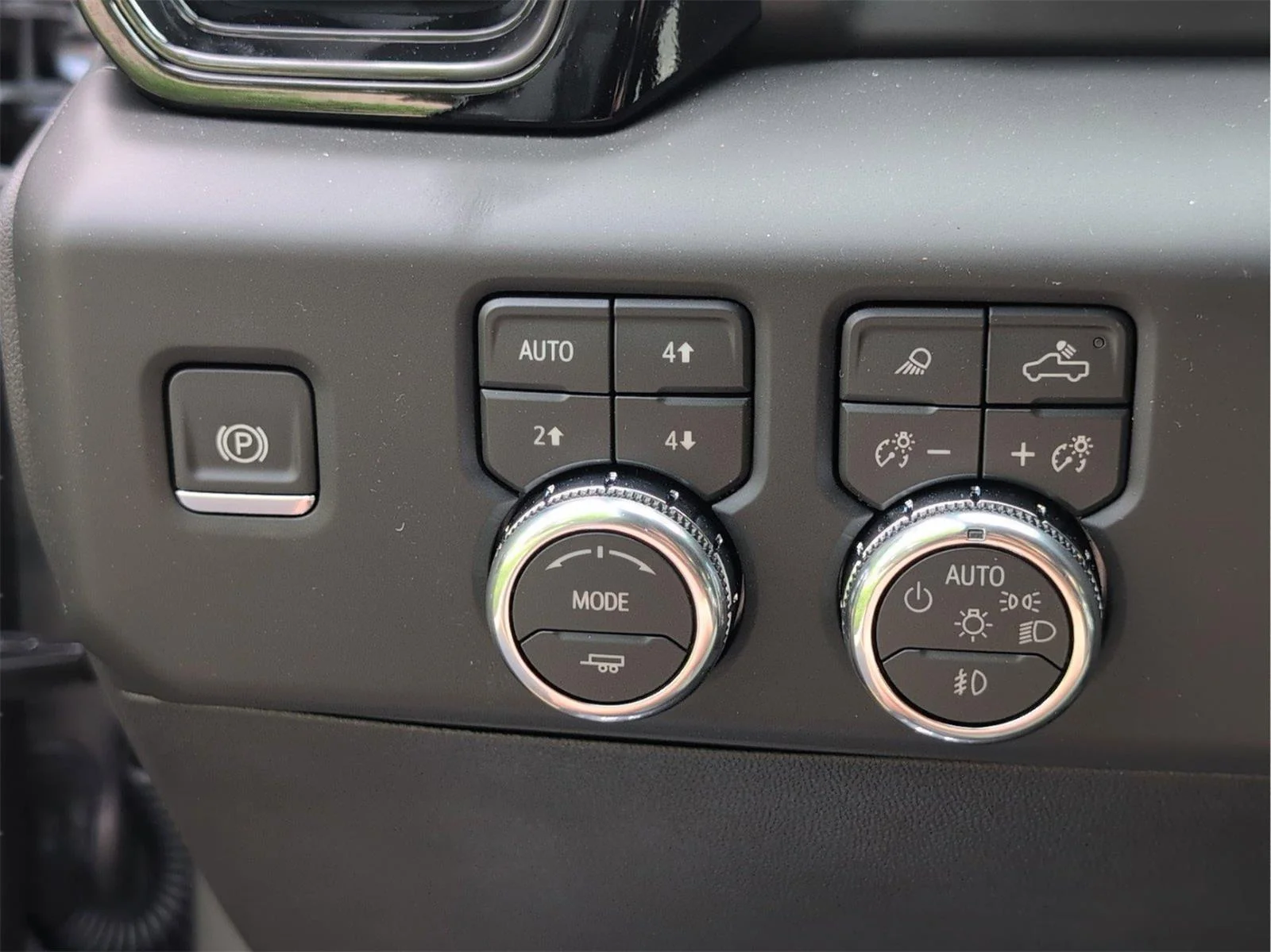 New 2026 Sterling Metallic GMC AT4 image 23