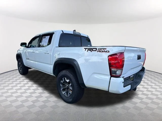 Used 2016 White Toyota SR5 image 7