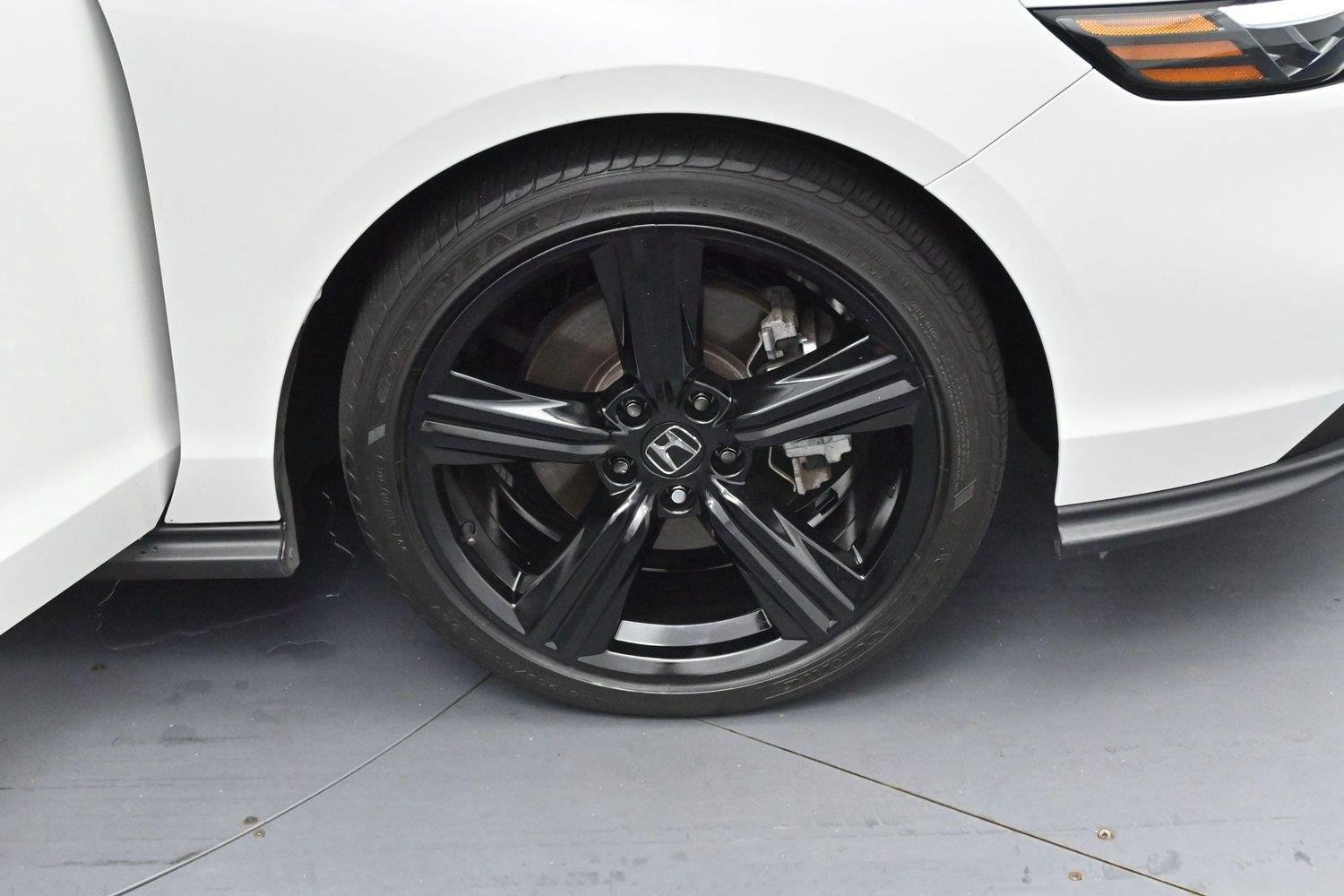 Used 2024 Platinum White Pearl Honda Sport image 32