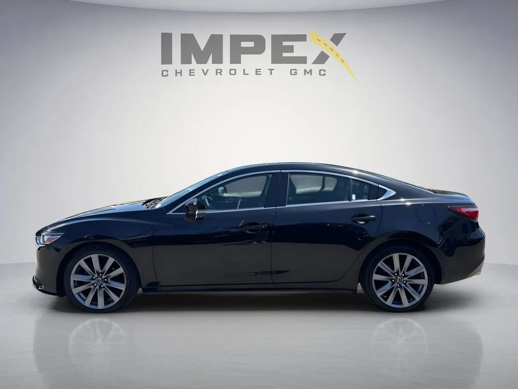 Used 2018  Mazda Grand Touring image 2