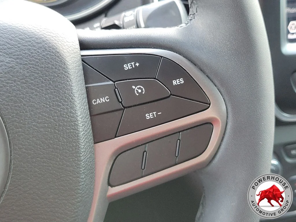 Used 2022 White Jeep Latitude Lux image 31