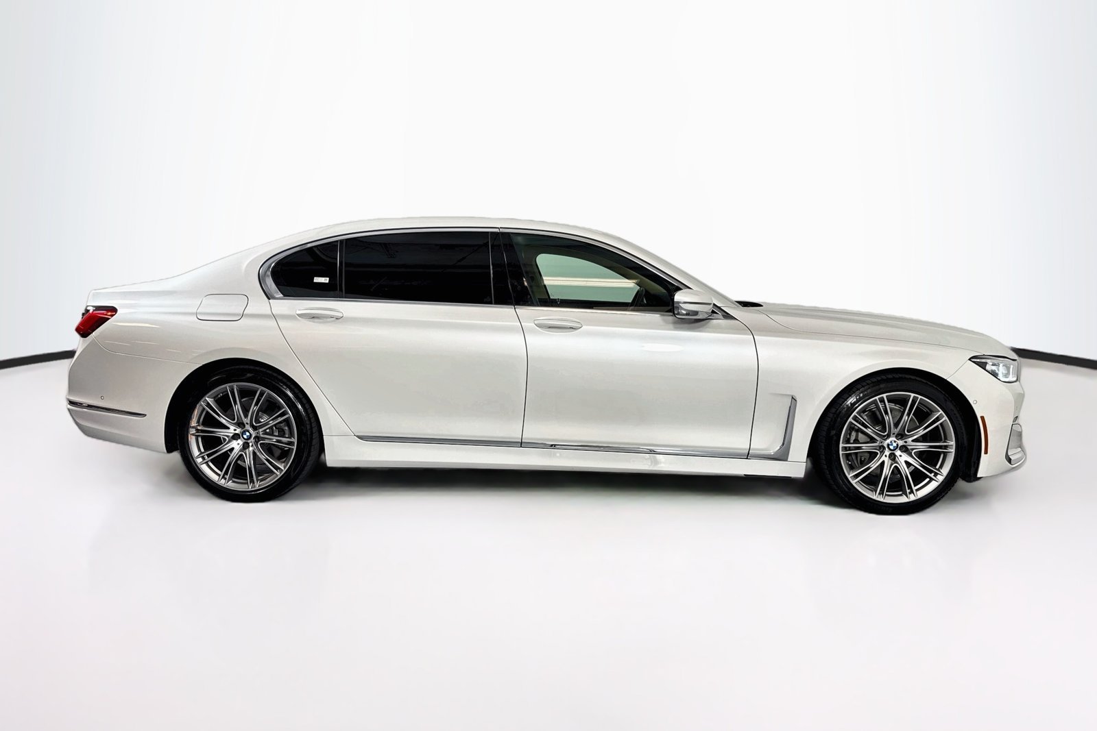 Used 2020 Mineral White Metallic BMW 740i image 4